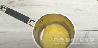 Фото приготовления рецепта: Панкейки из цельнозерновой муки - шаг 1