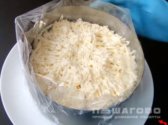 Фото приготовления рецепта: Салат «Мимоза» с плавленым сыром - шаг 6