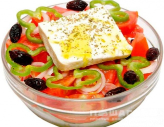 Фото приготовления рецепта: Слоеный греческий салат - шаг 8