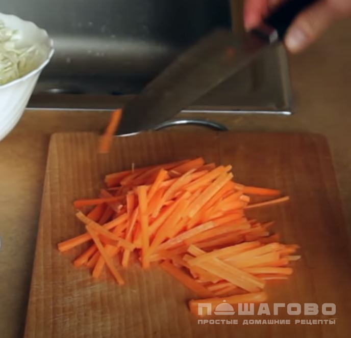 Фото приготовления рецепта: Вкусный диетический борщ без мяса - шаг 8