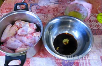 Фото приготовления рецепта: Куриные крылышки в медово-горчичном соусе, запеченные в духовке - шаг 2