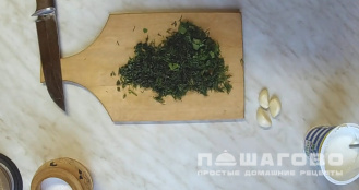Фото приготовления рецепта: Чесночно-ореховый соус - шаг 2