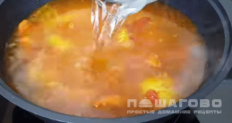 Фото приготовления рецепта: Суп с тефтелями - шаг 4
