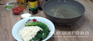 Фото приготовления рецепта: Китайский суп с лапшой - шаг 4
