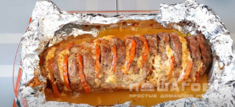 Фото приготовления рецепта: Антрекот в духовке с помидорами и сыром - шаг 7