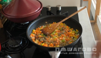 Фото приготовления рецепта: Куриный террин с овощами - шаг 2