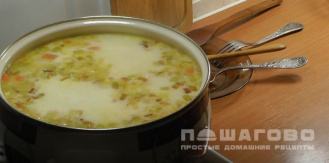 Фото приготовления рецепта: Суп финский с лососем с плавленным сыром - шаг 10