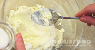Фото приготовления рецепта: Воздушные кето сырники с манкой - шаг 1
