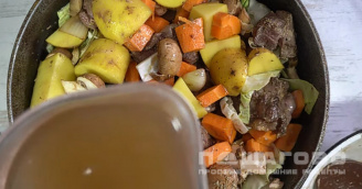 Фото приготовления рецепта: Ирландское рагу из баранины в духовке - шаг 12