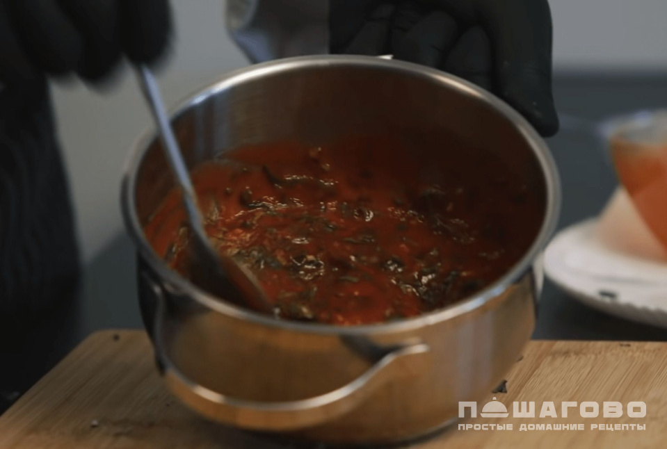 Фото приготовления рецепта: Томатно-луковый соус для шашлыка - шаг 2