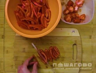 Фото приготовления рецепта: Салат Красное море с креветками - шаг 3
