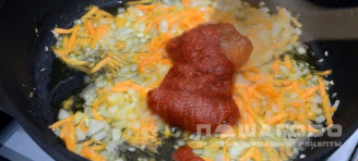 Фото приготовления рецепта: Постное рагу с фасолью и овощами с томатной пастой - шаг 2