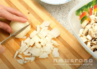 Фото приготовления рецепта: Драники с грибами - шаг 2