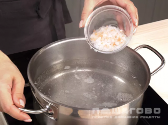 Фото приготовления рецепта: Огурцы корнишоны на зиму - шаг 3