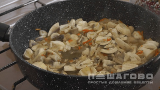 Фото приготовления рецепта: Грибной суп с фрикадельками - шаг 2