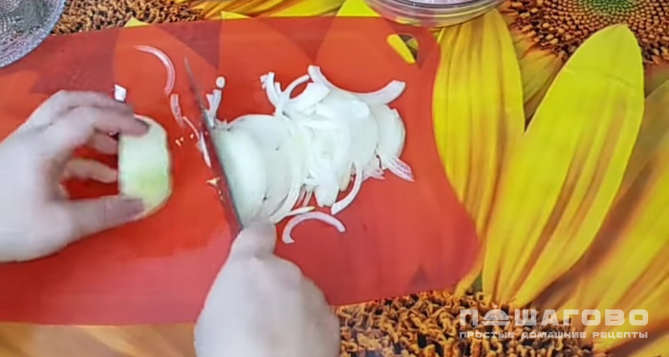 Фото приготовления рецепта: Жюльен из грибов и курицы - шаг 1