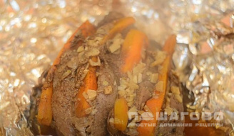 Фото приготовления рецепта: Буженина фаршированная овощами в соевом соусе - шаг 5
