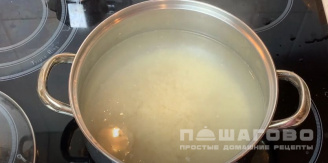 Фото приготовления рецепта: Зубатка с рисом в духовке - шаг 3