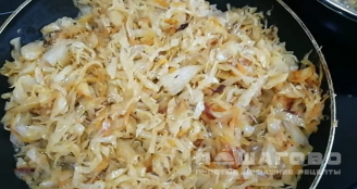 Фото приготовления рецепта: Бигус из квашеной капусты (без мяса) - шаг 5