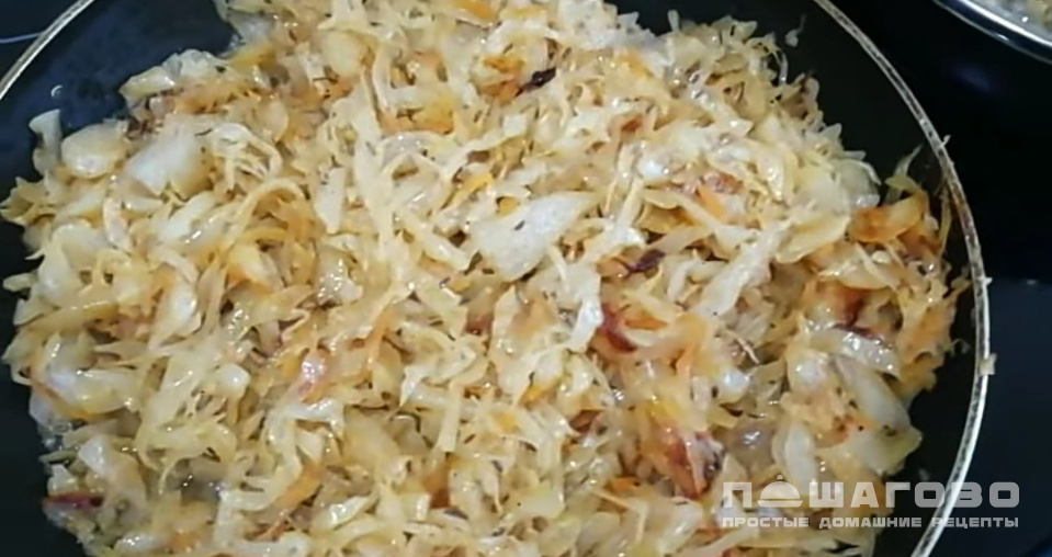 Фото приготовления рецепта: Бигус из квашеной капусты (без мяса) - шаг 5