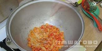 Фото приготовления рецепта: Овощное рагу с капустой и картофелем - шаг 8
