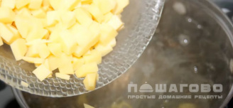 Фото приготовления рецепта: Вегетарианский сырный суп - шаг 6