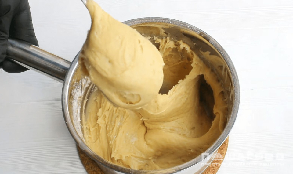 Фото приготовления рецепта: Медовый торт с кремом - шаг 2