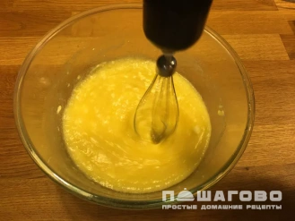 Фото приготовления рецепта: Апельсиновые маффины с изюмом - шаг 1