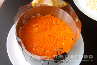 Фото приготовления рецепта: Салат «Мимоза» с плавленым сыром - шаг 5