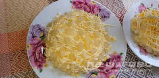 Фото приготовления рецепта: Салат из филе куриной грудки с ананасами - шаг 3
