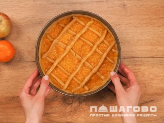 Фото приготовления рецепта: Тертый песочный пирог с джемом - шаг 3