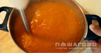 Фото приготовления рецепта: Чечевичный суп с томатами - шаг 6