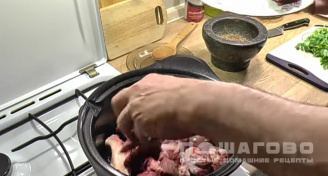 Фото приготовления рецепта: Тушеная говяжья лопатка (Stout Beef Stew) - шаг 6