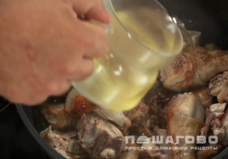 Фото приготовления рецепта: Чахохбили с курицей - шаг 4