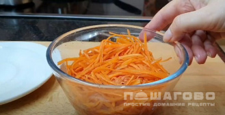 Фото приготовления рецепта: Морковь по-корейски без уксуса - шаг 6