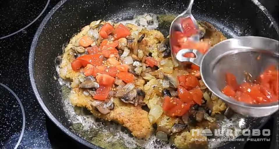 Фото приготовления рецепта: Мясо по-французски на сковороде - шаг 11
