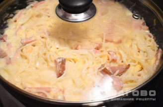 Фото приготовления рецепта: Спагетти под соусом карбонара - шаг 5