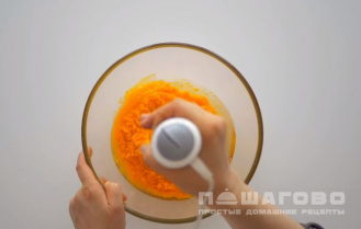 Фото приготовления рецепта: Морковный кекс - шаг 3