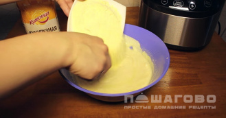 Фото приготовления рецепта: Апельсиновый пирог в мультиварке с кукурузной мукой - шаг 5