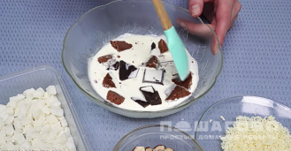 Фото приготовления рецепта: Пирожное эклер со сливочно-карамельным кремом и орехами - шаг 12