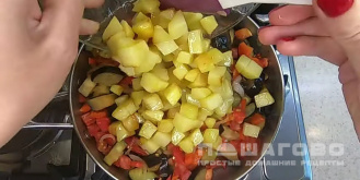 Фото приготовления рецепта: Жаркое с баклажанами - шаг 10