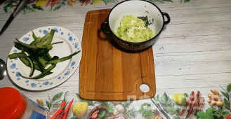 Фото приготовления рецепта: Кижуч в духовке в фольге - шаг 5