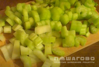 Фото приготовления рецепта: Зеленый салат Щетка - шаг 2