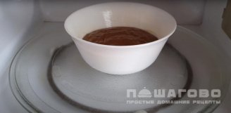 Фото приготовления рецепта: Кекс в микроволновке без муки - шаг 4