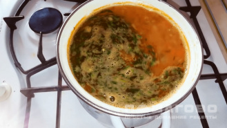 Фото приготовления рецепта: Суп с фасолью консервированной в томатном соусе - шаг 3