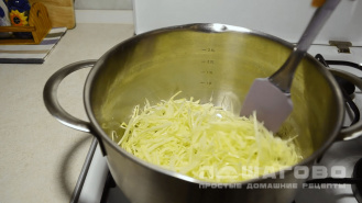 Фото приготовления рецепта: Салат из капусты как в столовой - шаг 2