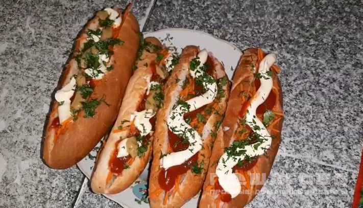 Хот-дог с корейской морковью