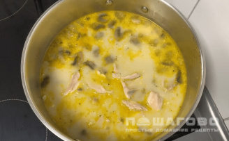 Фото приготовления рецепта: Грибной суп с мясом - шаг 4