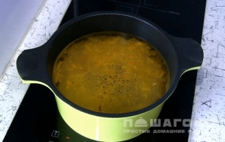 Фото приготовления рецепта: Молочный суп с красной рыбой и картофелем - шаг 2