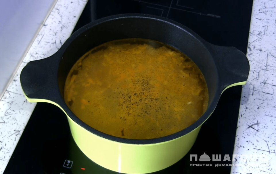 Фото приготовления рецепта: Молочный суп с красной рыбой и картофелем - шаг 2